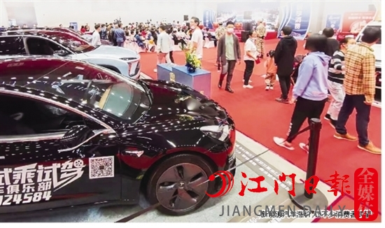 新能源汽車漲價(jià)，讓不少消費(fèi)者觀望。