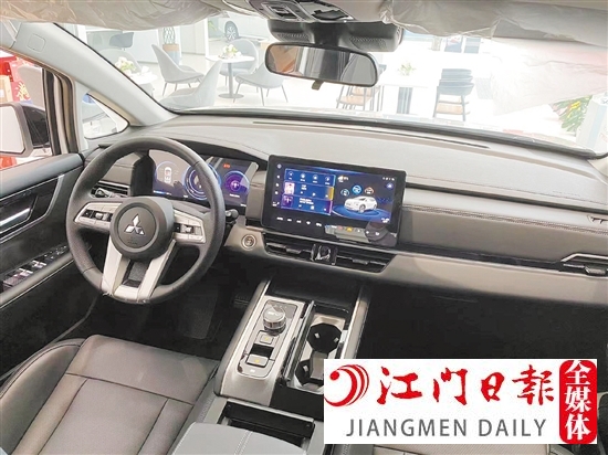 阿圖柯內(nèi)飾科技感強(qiáng)。