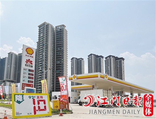 不少加油站都推出了加油優(yōu)惠。