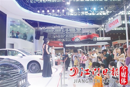 一眾高大上的汽車展具將亮相中秋車展。圖為往屆車展現(xiàn)場。