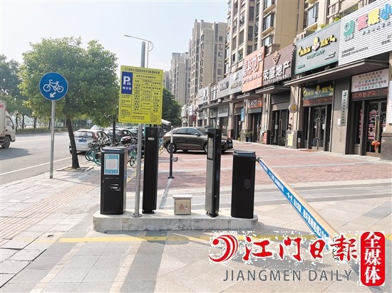 停車時(shí)選擇收費(fèi)停車場會(huì)更有保障。