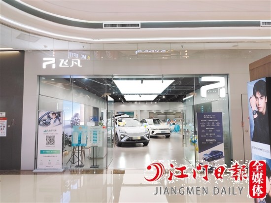 近年來(lái)，進(jìn)駐繁華商場(chǎng)成為許多造車(chē)新勢(shì)力的常態(tài)。