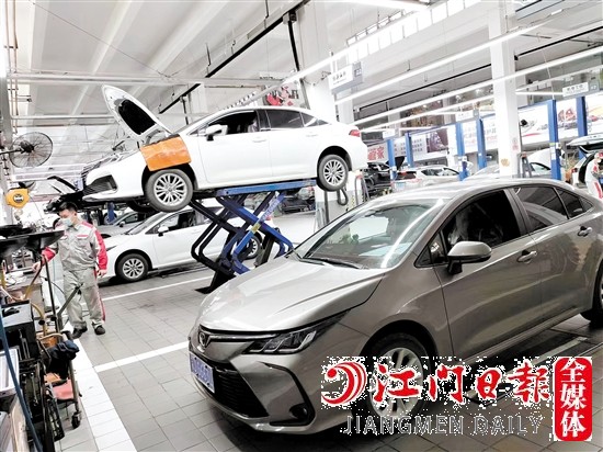 4S店迎來節(jié)前車輛檢修保養(yǎng)高峰。