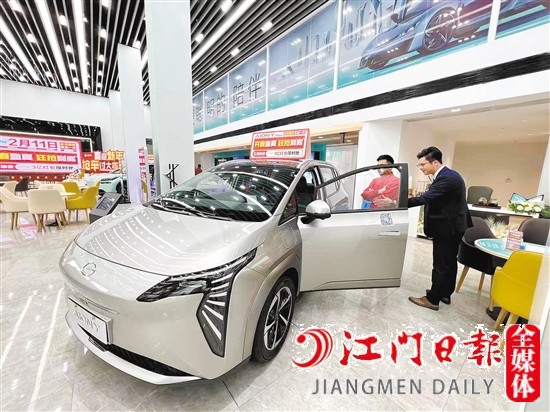 新能源汽車的降價(jià)，成功吸引部分消費(fèi)者的目光。