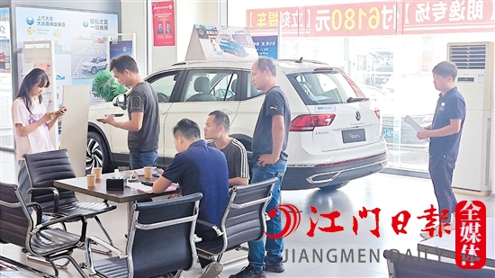 為盡早清理庫存，不少汽車經(jīng)銷商加大優(yōu)惠力度。