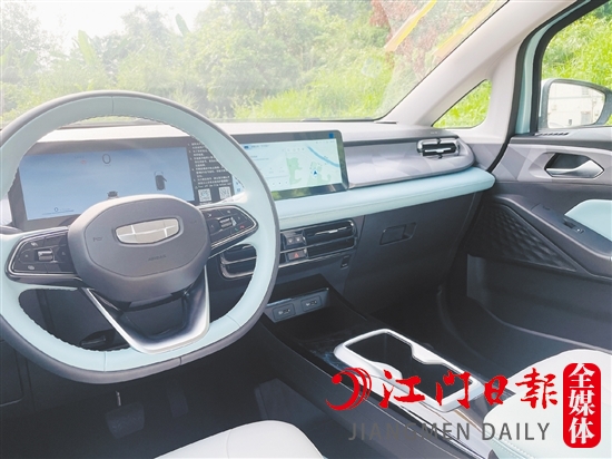 幾何E螢火蟲內(nèi)飾設(shè)計(jì)科技感十足。