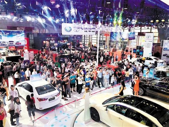 往屆本報(bào)車展人氣旺。