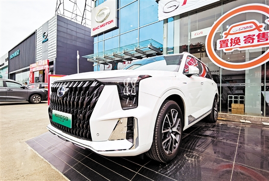 傳祺ES9亮相廣汽傳祺江門(mén)寶成旗艦店。