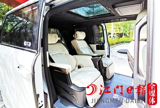 2023款M8宗師內飾豪華智能。