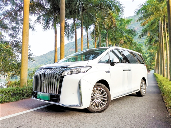 魏牌高山外觀穩(wěn)重大氣。