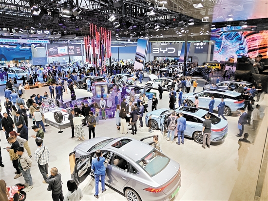 自主品牌展區(qū)人氣旺。