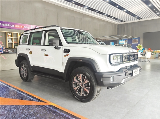 全新BJ40定位世家級(jí)潮野SUV，風(fēng)格獨(dú)特。