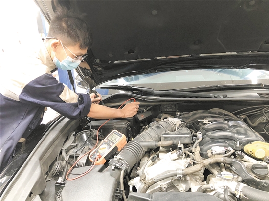 定期檢查車輛的線路是否老化、破裂，避免車輛自燃。