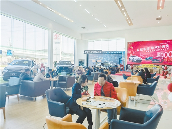 車商積極沖量吸引了許多消費(fèi)者的目光。