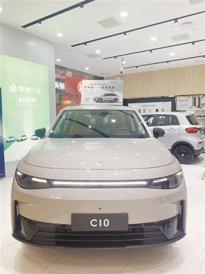 零跑C10延續(xù)零跑家族的設(shè)計語言，外形穩(wěn)固、可靠。