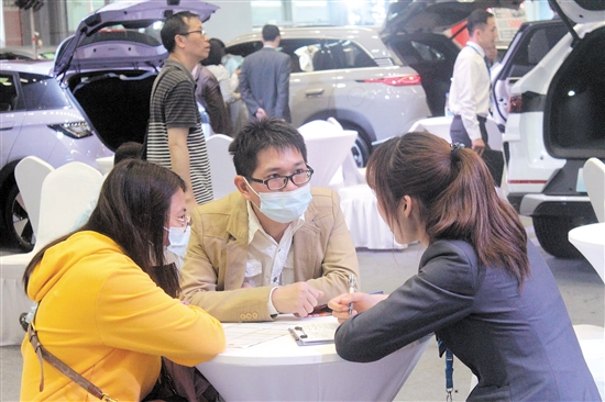 消費者在簽訂購車合同時不妨多注意。