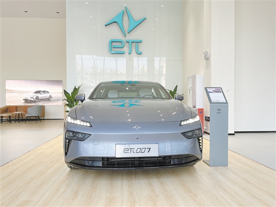 東風奕派007的外觀動感前衛(wèi)。