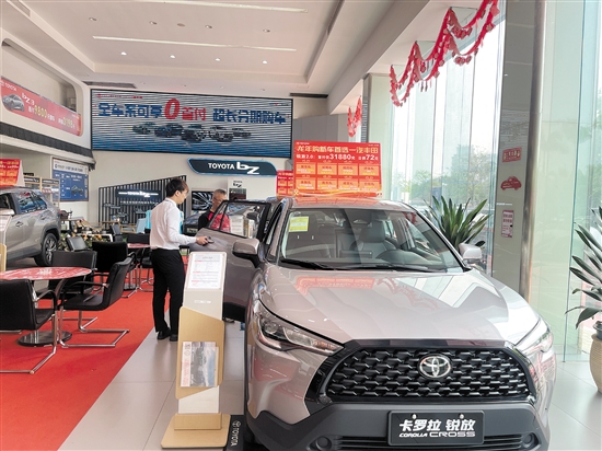 不少汽車經(jīng)銷商推出零首付購車方案。