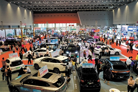 往年的“五一”車展現(xiàn)場人氣旺。