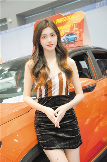 香車美女吸引人目光。