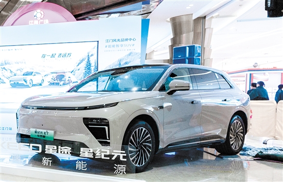 全新星紀(jì)元ET增程四驅(qū)車型外觀時尚運動。