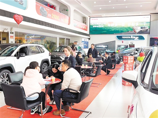 置換更新補貼激發(fā)不少消費者的購車意愿。