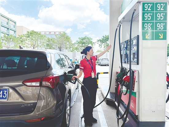 選擇95號汽油還是92號汽油，油箱蓋上的建議標(biāo)號就是答案。