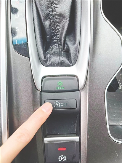 帶有自動啟停功能的車輛在涉水行駛時，需要提前關(guān)閉該功能。