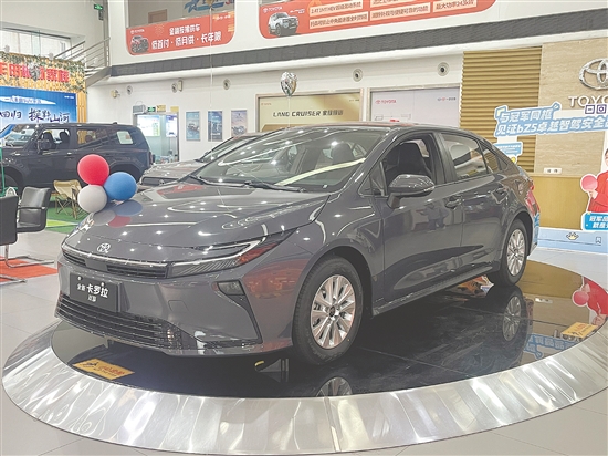 一汽豐田全新智混卡羅拉在一汽豐田江門華通4S店上市。